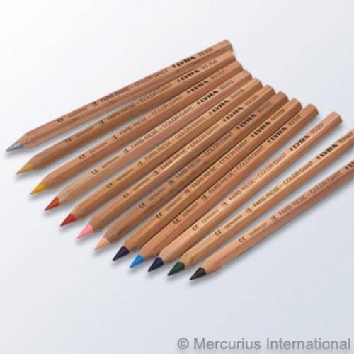 lyra-colored-pencils-color-giants